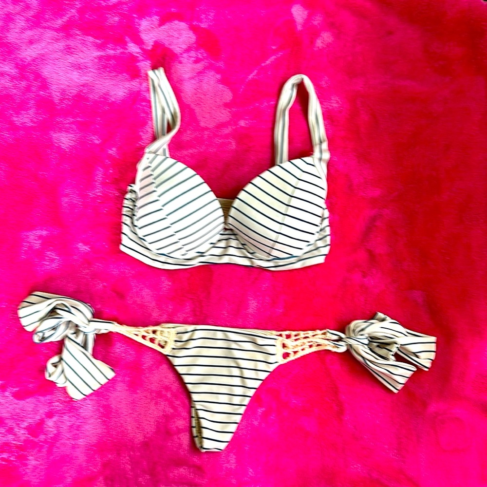Acacia set as is
